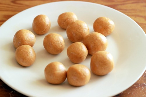 No Bake Chocolate Peanut Butter Balls (Low Carb)