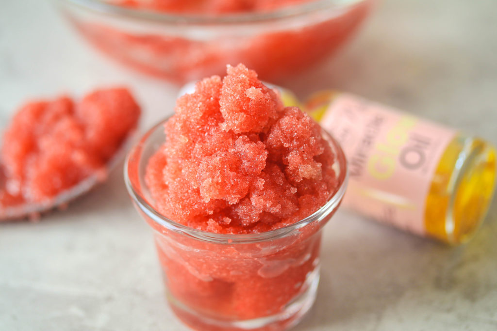Natural Cinnamon Lip Scrub DIY is an easy and quick recipe that not only is red hot but perfect to prep and combat dry lips for winter season. #cinnamon #lipscrub #diy #savvynaturalista #savynaturalista #skincare #lipscrubs #DIYSCRUB #sugarscrub #shundara #cinnamonlipscrub #redhotlipscrub
