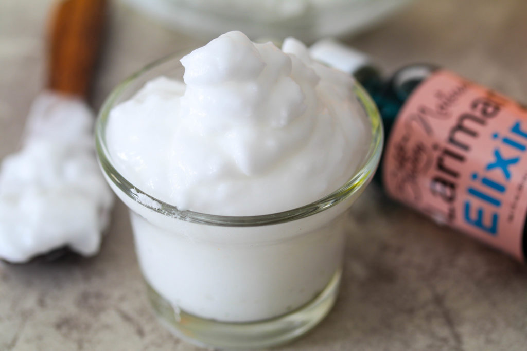Baking soda and aloe mask is supposed to soothe your skin during the dry winter season when the weather is harsh.
